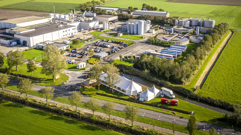 alphatentevent-luxury-dream-tent-10x28-meter-systeemvloer-friesland-bedrijfsevent-web