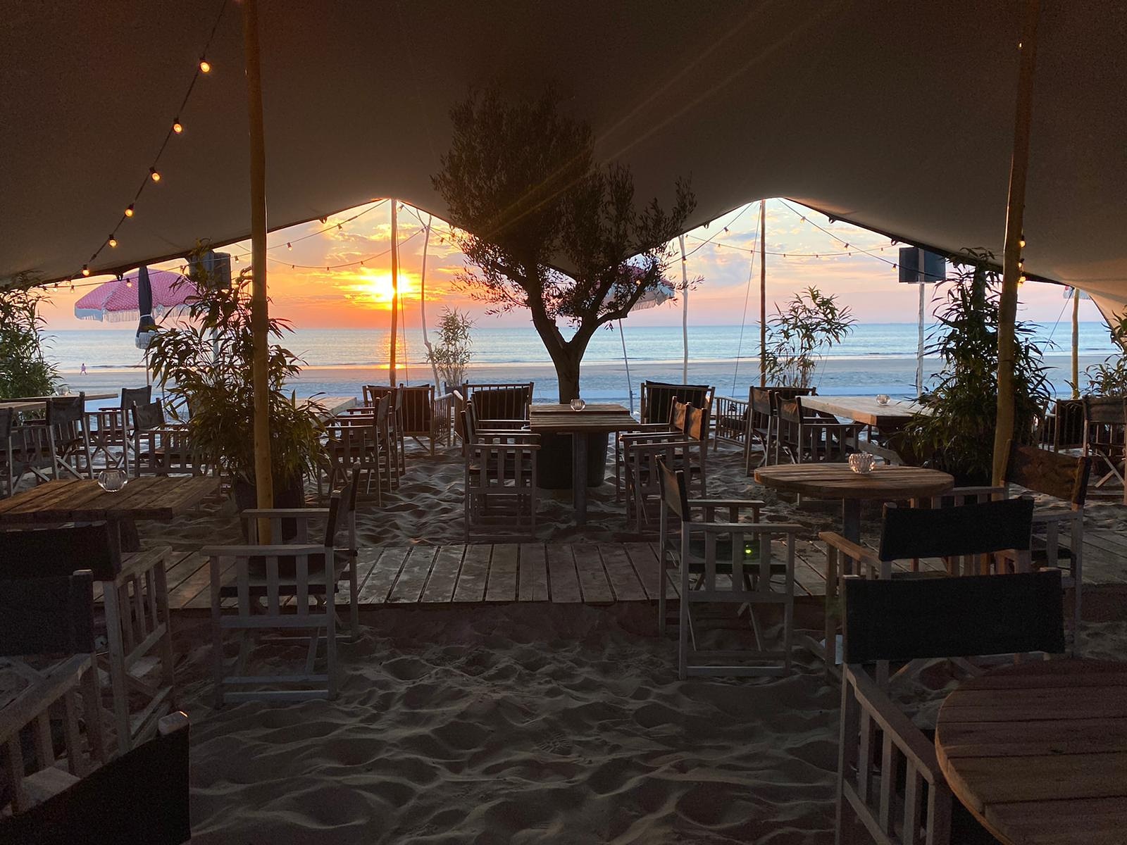 Alphatentevent-Zandvoor-Ubuntu-Terras