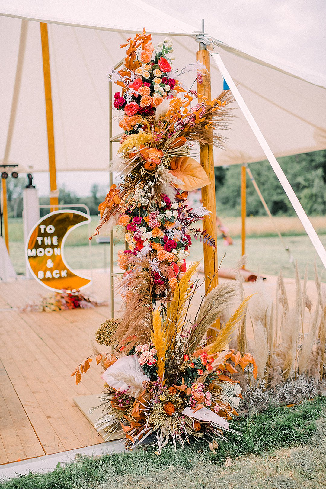 Alphatentevent-Bruilofttenthuren-Luxury-Dream-Tent-Sailcloth-tent-Buiten-trouwen-Styling-Wedstival-Festival-Wedding-Inspiration