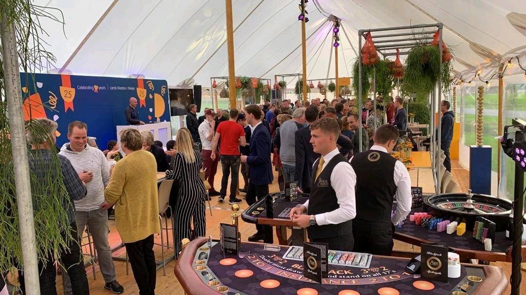 Alphatentevent-luxury dream tent-10x27 meter-Bedrijfsevent-interieur-styling-min