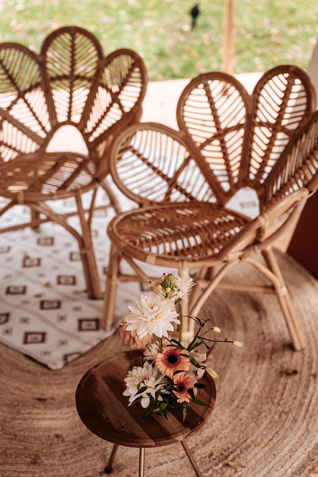 bruiloftenthuren-bruilofttent huren-bruiloft tent huren-flextent-stretchtent-bohemien wedding-buiten trouwen-vlondervloer-aankleding