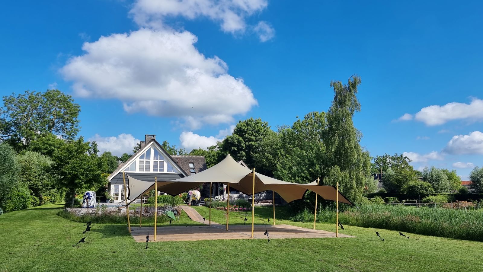 Alphatentevent-Loosdrecht-21 diner-tuinfeest-flextent 7,5x10,5 meter-vlondervloer